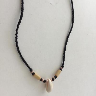 Vintage clasp shell black beaded collar necklace