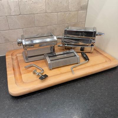 LOT 260K: Pasta Maker w/ Different Attachments