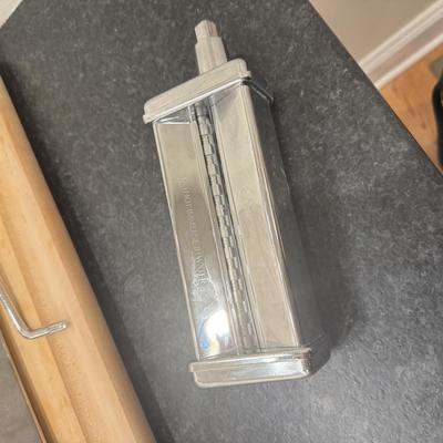 LOT 260K: Pasta Maker w/ Different Attachments