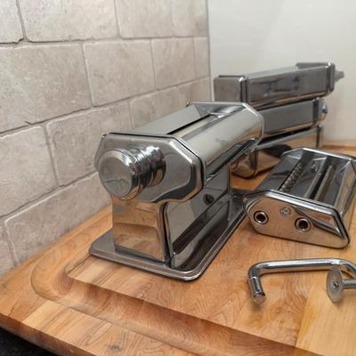 LOT 260K: Pasta Maker w/ Different Attachments