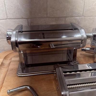 LOT 260K: Pasta Maker w/ Different Attachments