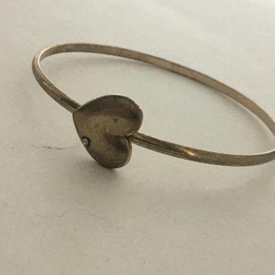 Gold tone heart fashion bracelet