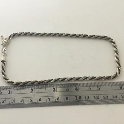Silver tone unmarked collar necklace