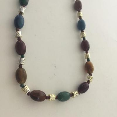 Colorful beaded fashion necklace