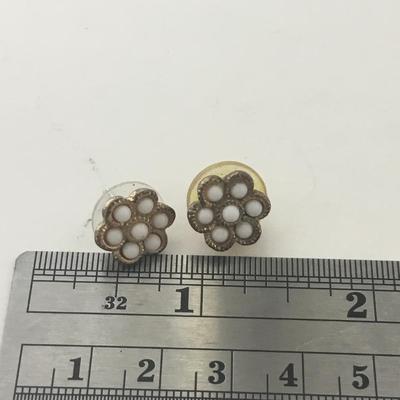 Gold tone flower stud earrings