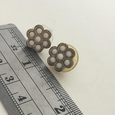 Gold tone flower stud earrings