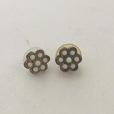 Gold tone flower stud earrings