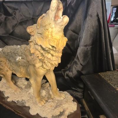 Vintage De Elina Howling Wolf Figurine by Turtle King Corp | Hand-Painted Resin Statue