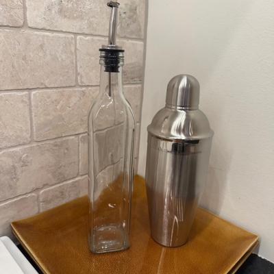 Lot 268K: Collection of Plates & Glassware