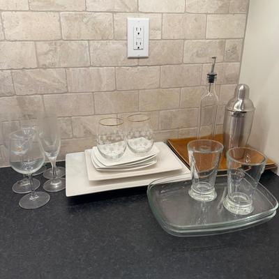 Lot 268K: Collection of Plates & Glassware