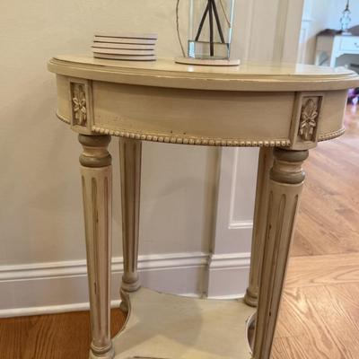 LOT 271K: White Chair w/ Side Table & Decor