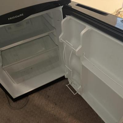 LOT 275B: Frigidaire Mini Fridge