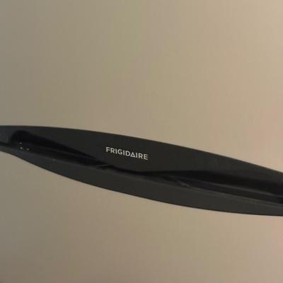 LOT 275B: Frigidaire Mini Fridge