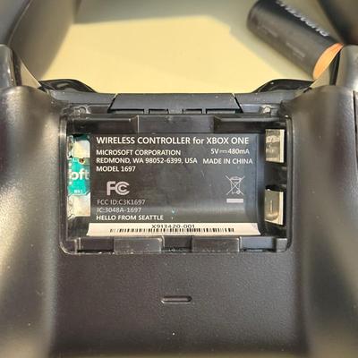 LOT 277B: XBOX One w/ Kinnect, 2 Controllers & COD