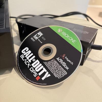 LOT 277B: XBOX One w/ Kinnect, 2 Controllers & COD