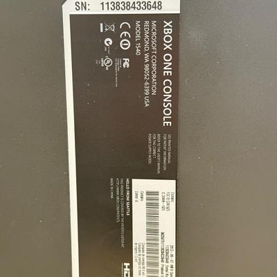 LOT 277B: XBOX One w/ Kinnect, 2 Controllers & COD