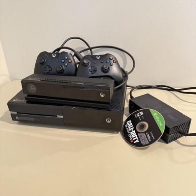 LOT 277B: XBOX One w/ Kinnect, 2 Controllers & COD