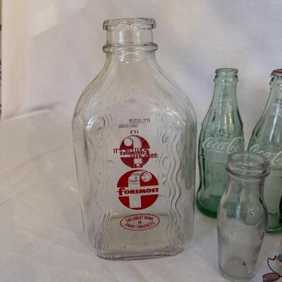 Vintage Foremost Dairy Bottle plus Jack in the Box Liberty Mugs (K-SS)