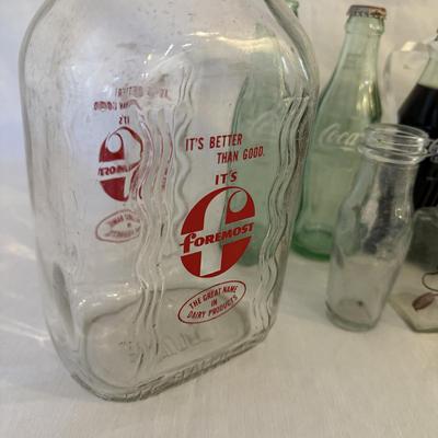 Vintage Foremost Dairy Bottle plus Jack in the Box Liberty Mugs (K-SS)