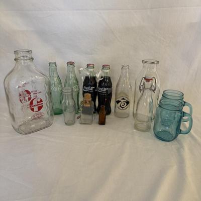 Vintage Foremost Dairy Bottle plus Jack in the Box Liberty Mugs (K-SS)