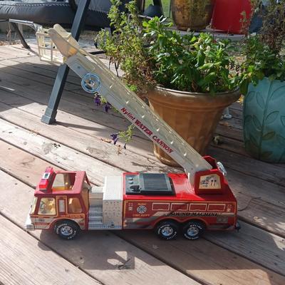 NYLINT "WATER CANNON" 23" FIRE TRUCK WITH WORKING LADDER