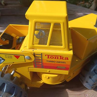 TONKA MIGHTY TURBO-DIESEL FRONT END LOADER W/ARTICULATED FRONT BUCKET