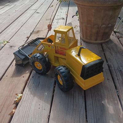 TONKA MIGHTY TURBO-DIESEL FRONT END LOADER W/ARTICULATED FRONT BUCKET