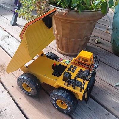 BUDDY L BIG BRUISER DUMP TRUCK WITH SOUND