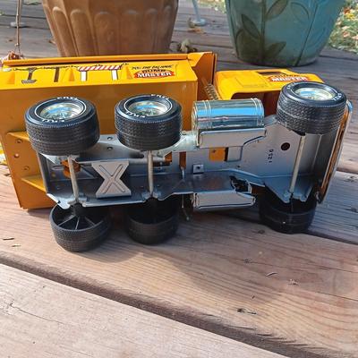 INTERNATIONAL HYDRAULIC DUMP MASTER TOY TRUCK