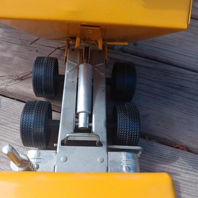 INTERNATIONAL HYDRAULIC DUMP MASTER TOY TRUCK