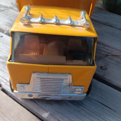 INTERNATIONAL HYDRAULIC DUMP MASTER TOY TRUCK