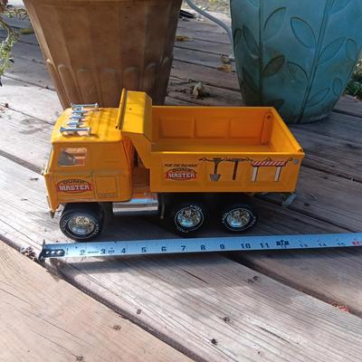 INTERNATIONAL HYDRAULIC DUMP MASTER TOY TRUCK