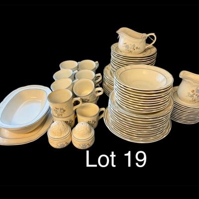 Lot 19: Cordella China Set