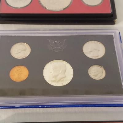 Bicentennial First Day Issue Stamps & US Mint Proof Sets (K-BBL)