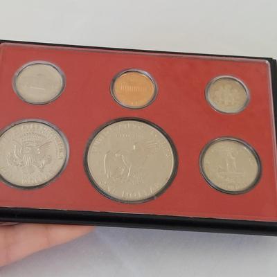 Bicentennial First Day Issue Stamps & US Mint Proof Sets (K-BBL)