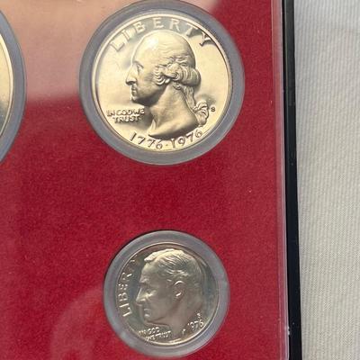 Bicentennial First Day Issue Stamps & US Mint Proof Sets (K-BBL)