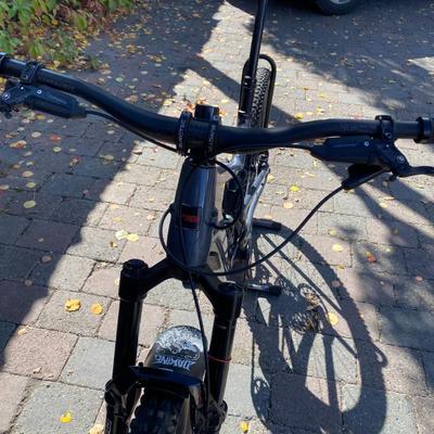 Sale Photo Thumbnail #11: The Santa Cruz Hightower S Kit is a high-quality mountain bike featuring a flat bar handlebar, 29" tubeless tires, and a lightweight carbon fiber frame. This full suspension bike includes adjustable seat, derailleur gears, and hydraulic disc brakes for op