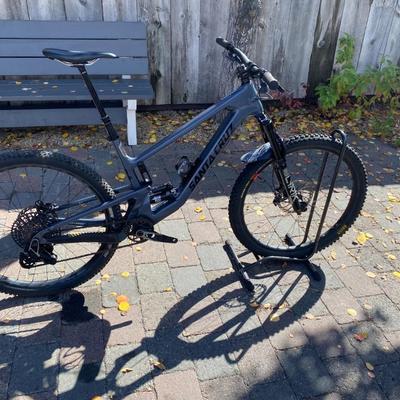 Sale Photo Thumbnail #10: The Santa Cruz Hightower S Kit is a high-quality mountain bike featuring a flat bar handlebar, 29" tubeless tires, and a lightweight carbon fiber frame. This full suspension bike includes adjustable seat, derailleur gears, and hydraulic disc brakes for op