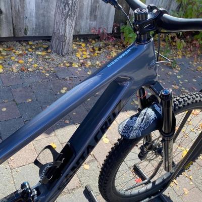 Sale Photo Thumbnail #5: The Santa Cruz Hightower S Kit is a high-quality mountain bike featuring a flat bar handlebar, 29" tubeless tires, and a lightweight carbon fiber frame. This full suspension bike includes adjustable seat, derailleur gears, and hydraulic disc brakes for op