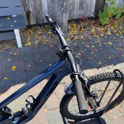Sale Photo Thumbnail #4: The Santa Cruz Hightower S Kit is a high-quality mountain bike featuring a flat bar handlebar, 29" tubeless tires, and a lightweight carbon fiber frame. This full suspension bike includes adjustable seat, derailleur gears, and hydraulic disc brakes for op