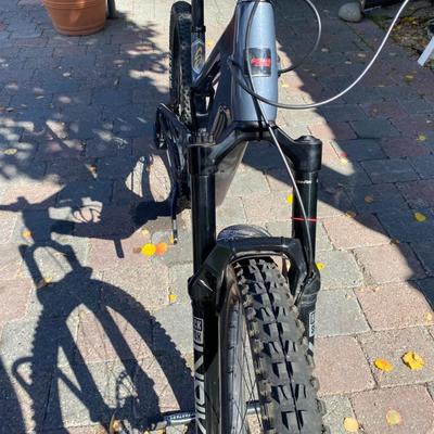 Sale Photo Thumbnail #3: The Santa Cruz Hightower S Kit is a high-quality mountain bike featuring a flat bar handlebar, 29" tubeless tires, and a lightweight carbon fiber frame. This full suspension bike includes adjustable seat, derailleur gears, and hydraulic disc brakes for op