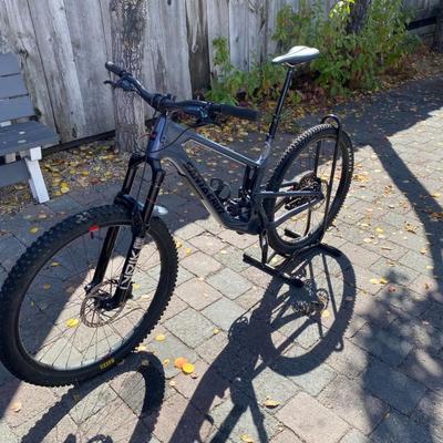 Sale Photo Thumbnail #17: The Santa Cruz Hightower S Kit is a high-quality mountain bike featuring a flat bar handlebar, 29" tubeless tires, and a lightweight carbon fiber frame. This full suspension bike includes adjustable seat, derailleur gears, and hydraulic disc brakes for op