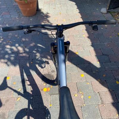 Sale Photo Thumbnail #15: The Santa Cruz Hightower S Kit is a high-quality mountain bike featuring a flat bar handlebar, 29" tubeless tires, and a lightweight carbon fiber frame. This full suspension bike includes adjustable seat, derailleur gears, and hydraulic disc brakes for op