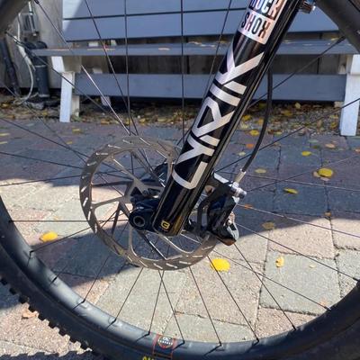 Sale Photo Thumbnail #12: The Santa Cruz Hightower S Kit is a high-quality mountain bike featuring a flat bar handlebar, 29" tubeless tires, and a lightweight carbon fiber frame. This full suspension bike includes adjustable seat, derailleur gears, and hydraulic disc brakes for op