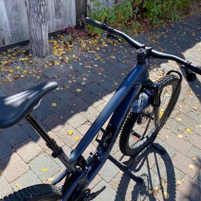 Sale Photo Thumbnail #8: The Santa Cruz Hightower S Kit is a high-quality mountain bike featuring a flat bar handlebar, 29" tubeless tires, and a lightweight carbon fiber frame. This full suspension bike includes adjustable seat, derailleur gears, and hydraulic disc brakes for op
