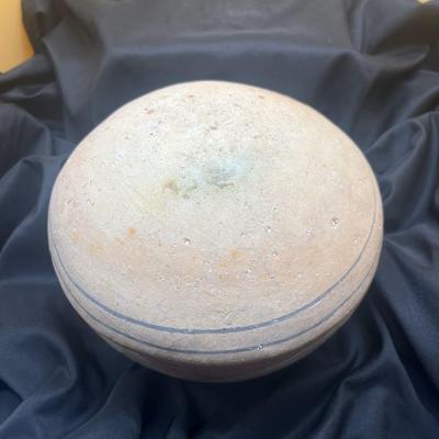 Sale Photo Thumbnail #450: Southwest pottery, vintage.  no markings
9 inches x 7.5 inches 
good condition, hand coiled