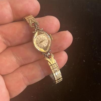Vintage 1950s Waltham 17 Jewel Ladies Gold-Filled Wristwatch - Working Manual Wind Oval Dial