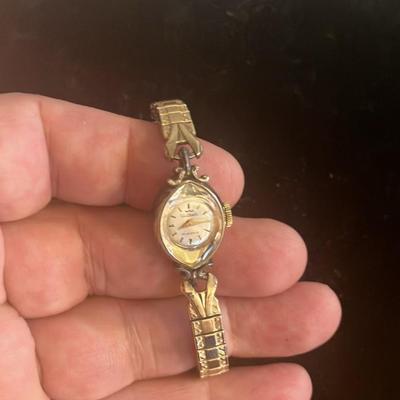 Vintage 1950s Waltham 17 Jewel Ladies Gold-Filled Wristwatch - Working Manual Wind Oval Dial