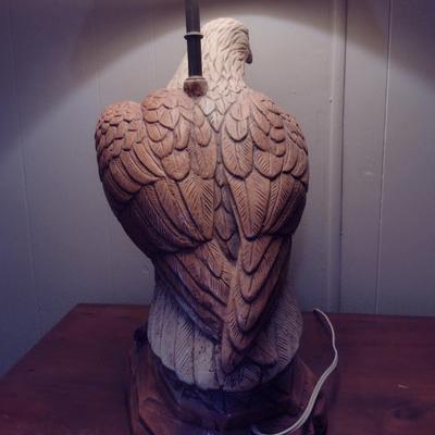 Vintage 1976 Abee Syndicate Eagle Design Table Top Lamp with Shade