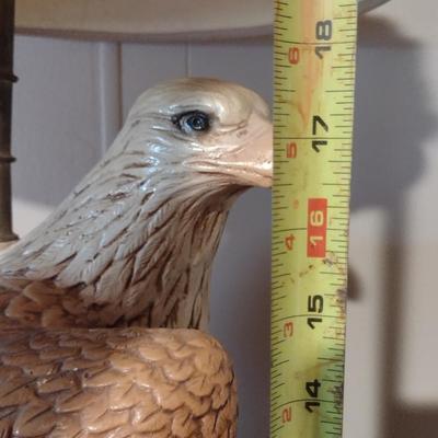 Vintage 1976 Abee Syndicate Eagle Design Table Top Lamp with Shade